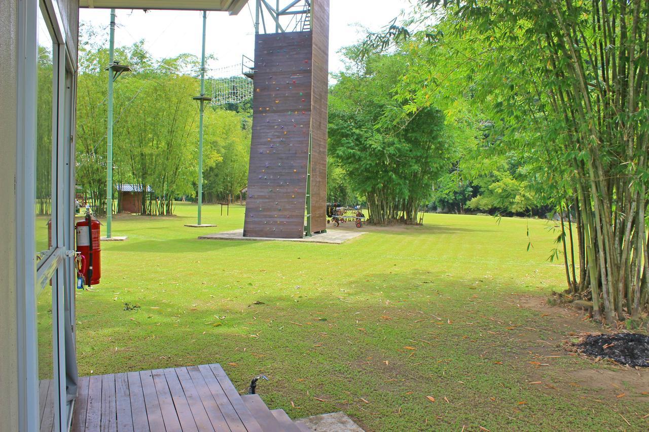 Kiulu Riverside Chalet Tamparuli Exteriör bild