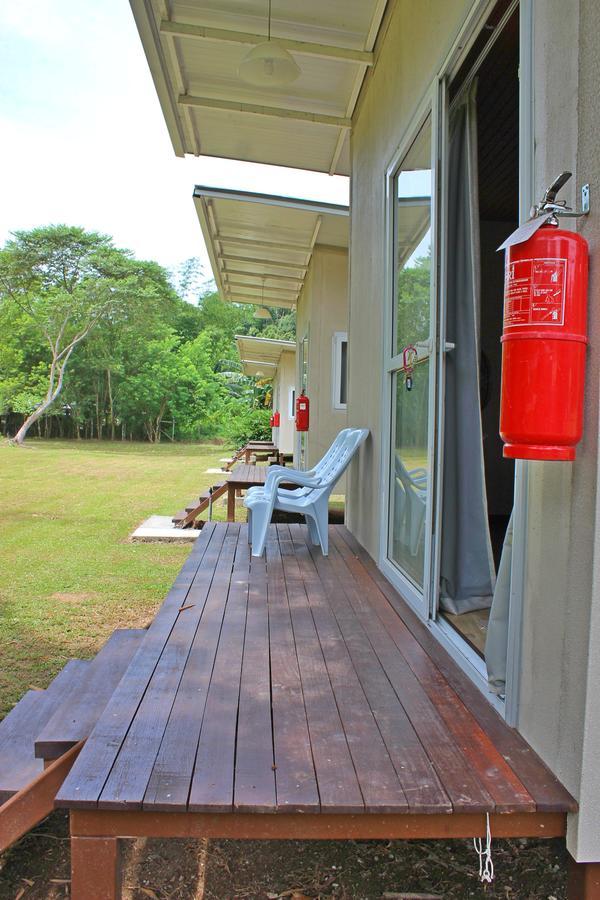 Kiulu Riverside Chalet Tamparuli Exteriör bild